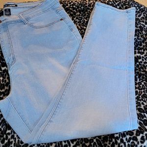 Like New-Fashion Nova High Rise Light Blue Boyfriend Stretch Jeans